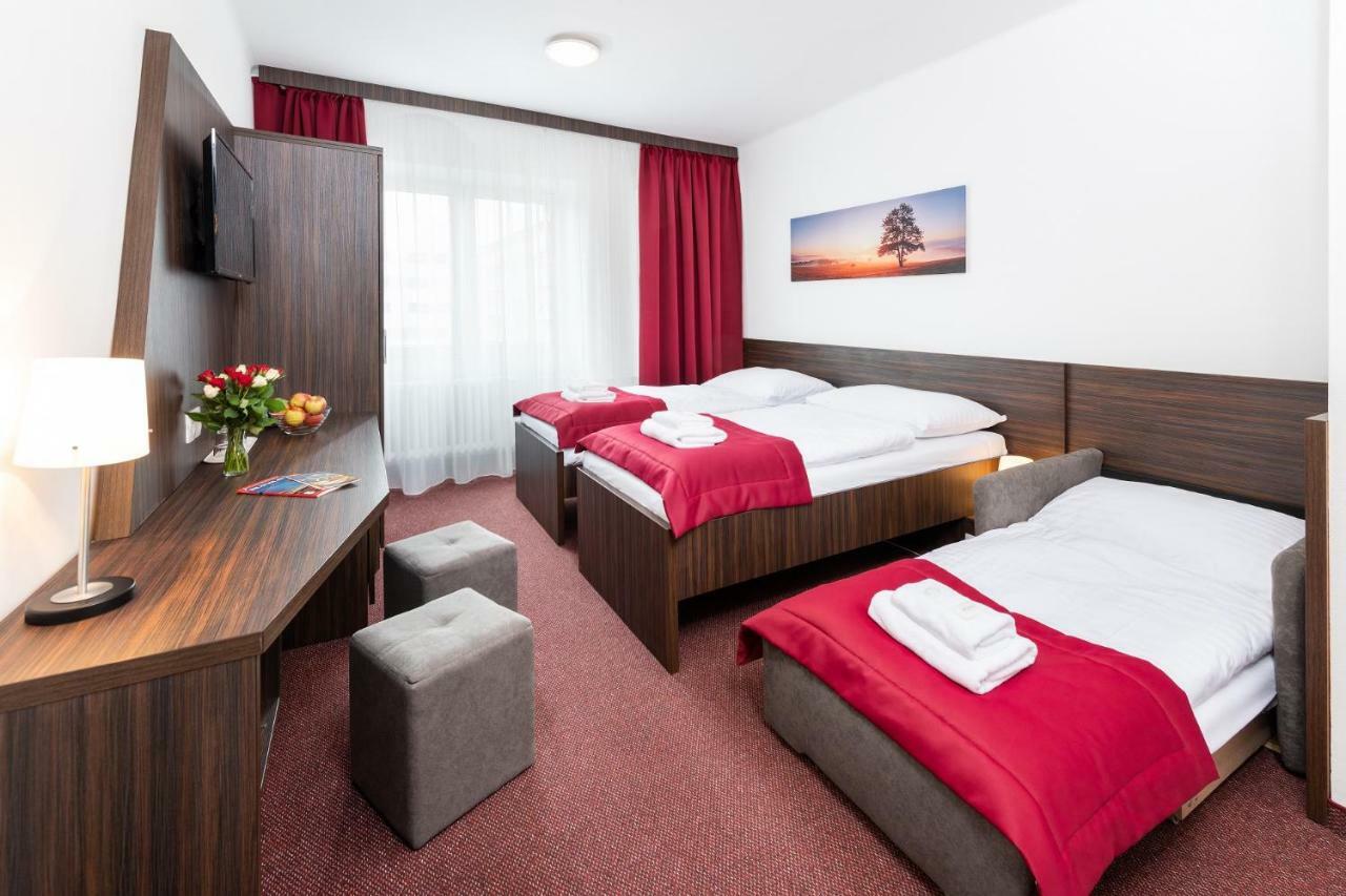 Hotel Plus Bratislava Exterior foto